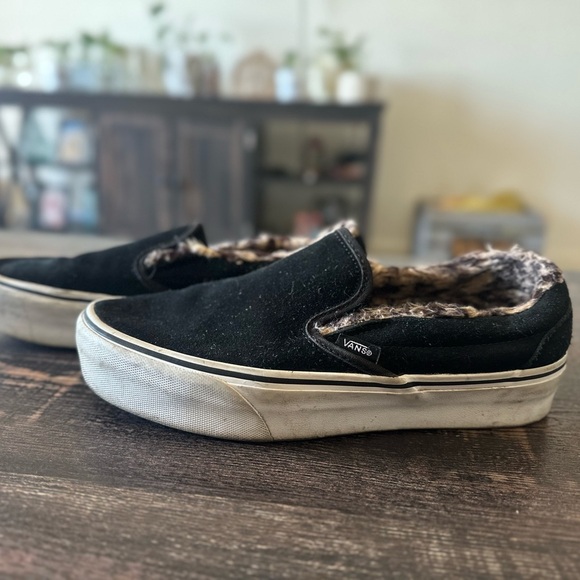 Vans - Platform Black Suede Slip-On Shoes with Fur Lining - Picture 4 of 5